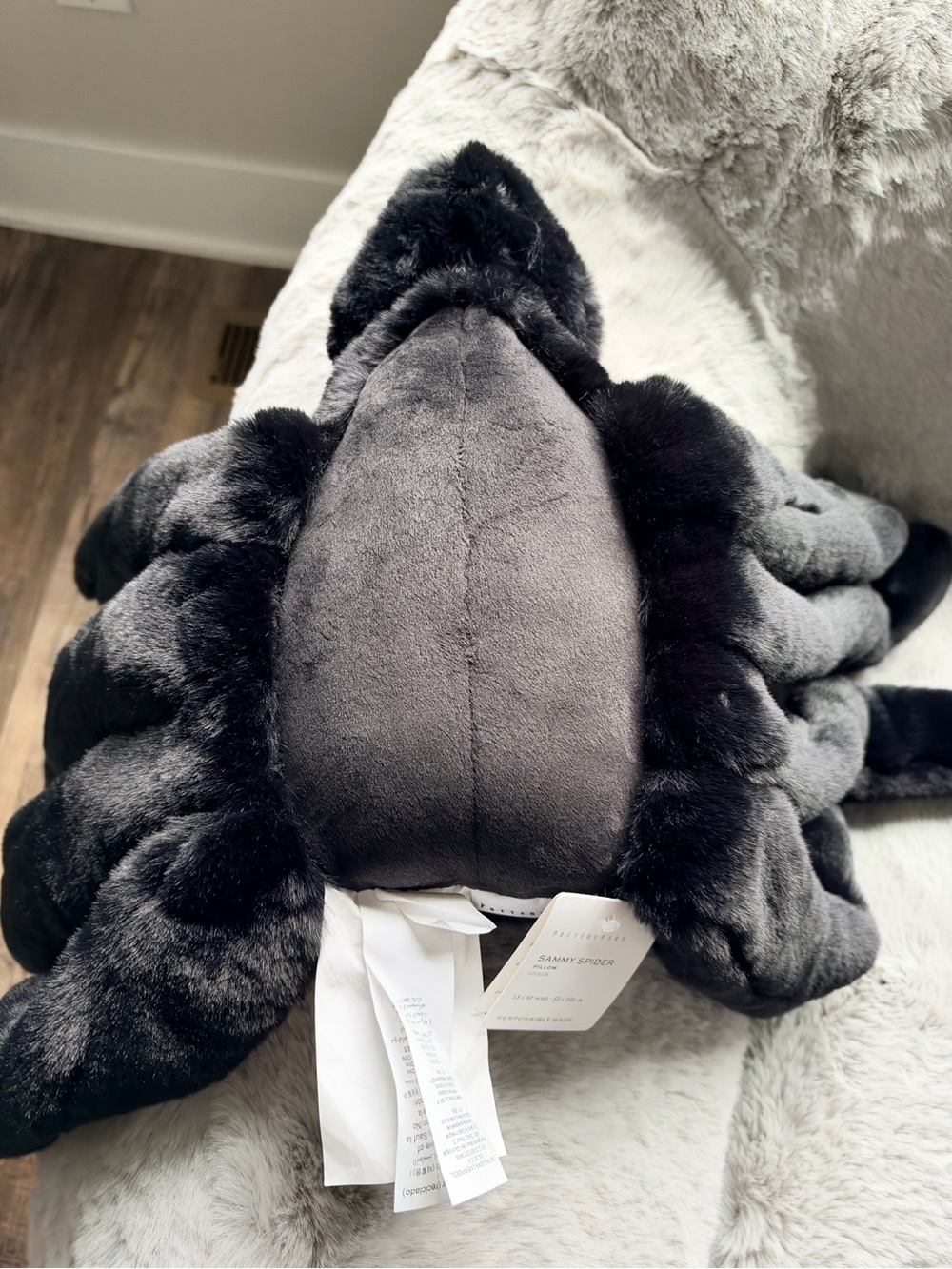 Pottery Barn Sammy Spider Plush Holiday Pillow NWT - Picture 3 of 5